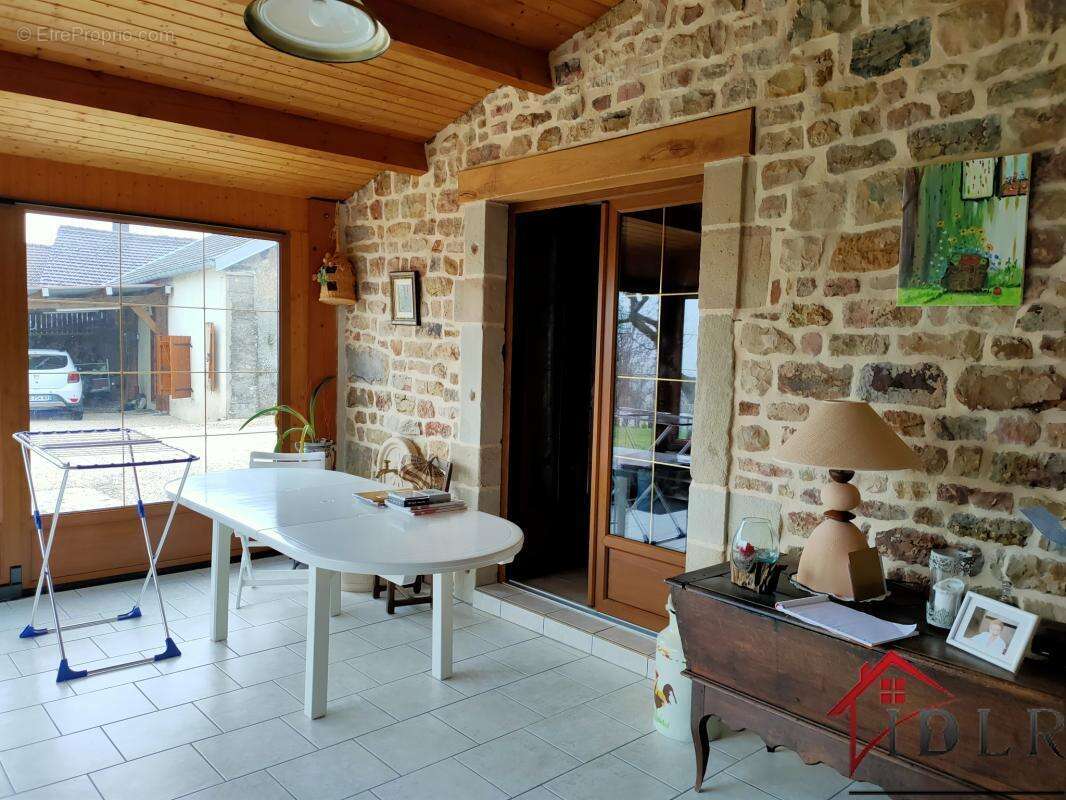 Maison à MONTCHARVOT