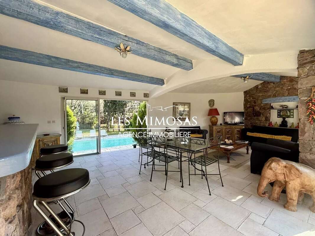 Maison à ROQUEBRUNE-SUR-ARGENS