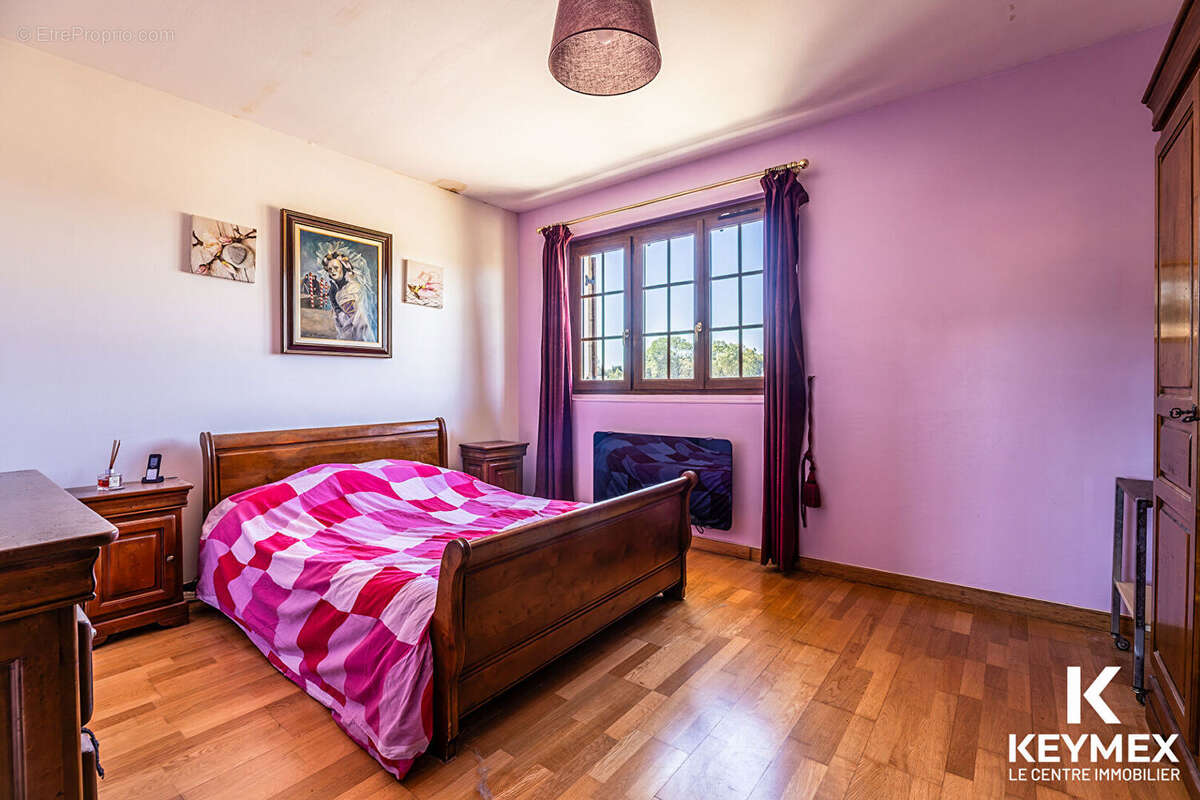 Maison familiale -140m² - 5 chambres - Sous-sol total - terrain piscinable - photo 8