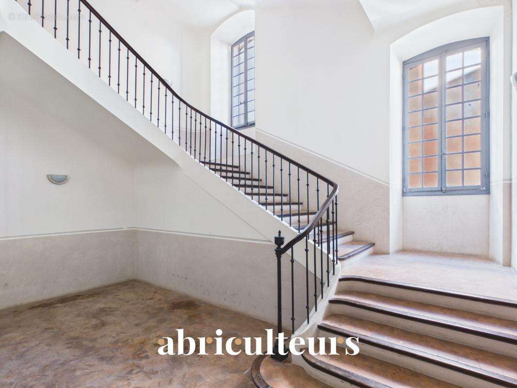 Lumineux appartement de 54 m² habitables en vente dans le centre historique de Grasse (06130) - photo 12