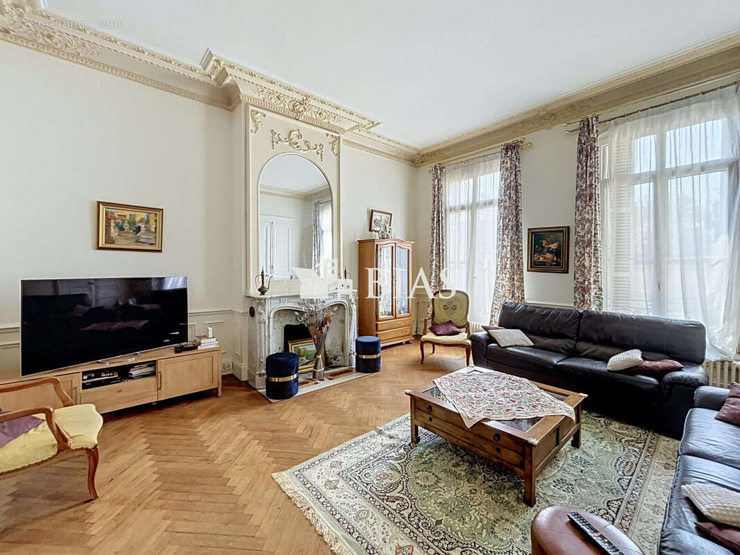 Maison 325 m² à Caudebec-Les-Elbeuf  - photo 3