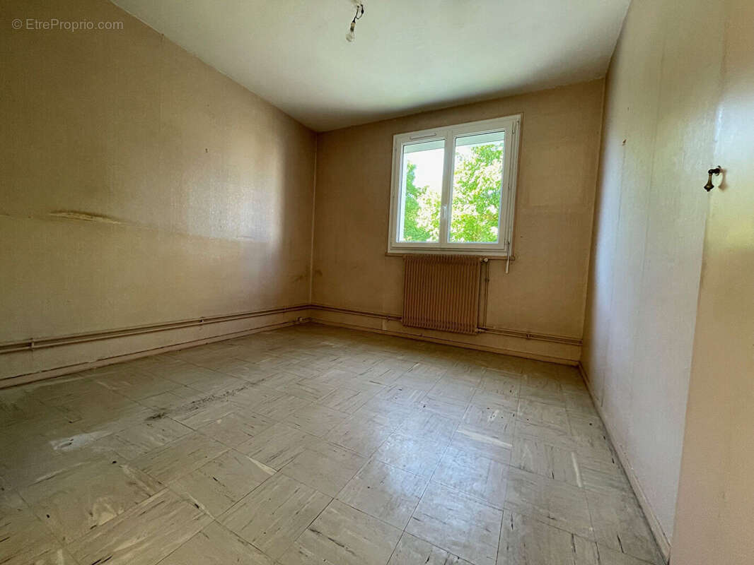 Appartement à LA CHAPELLE-SAINT-MESMIN