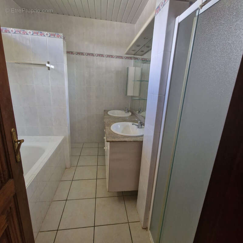 Maison à REMIRE-MONTJOLY