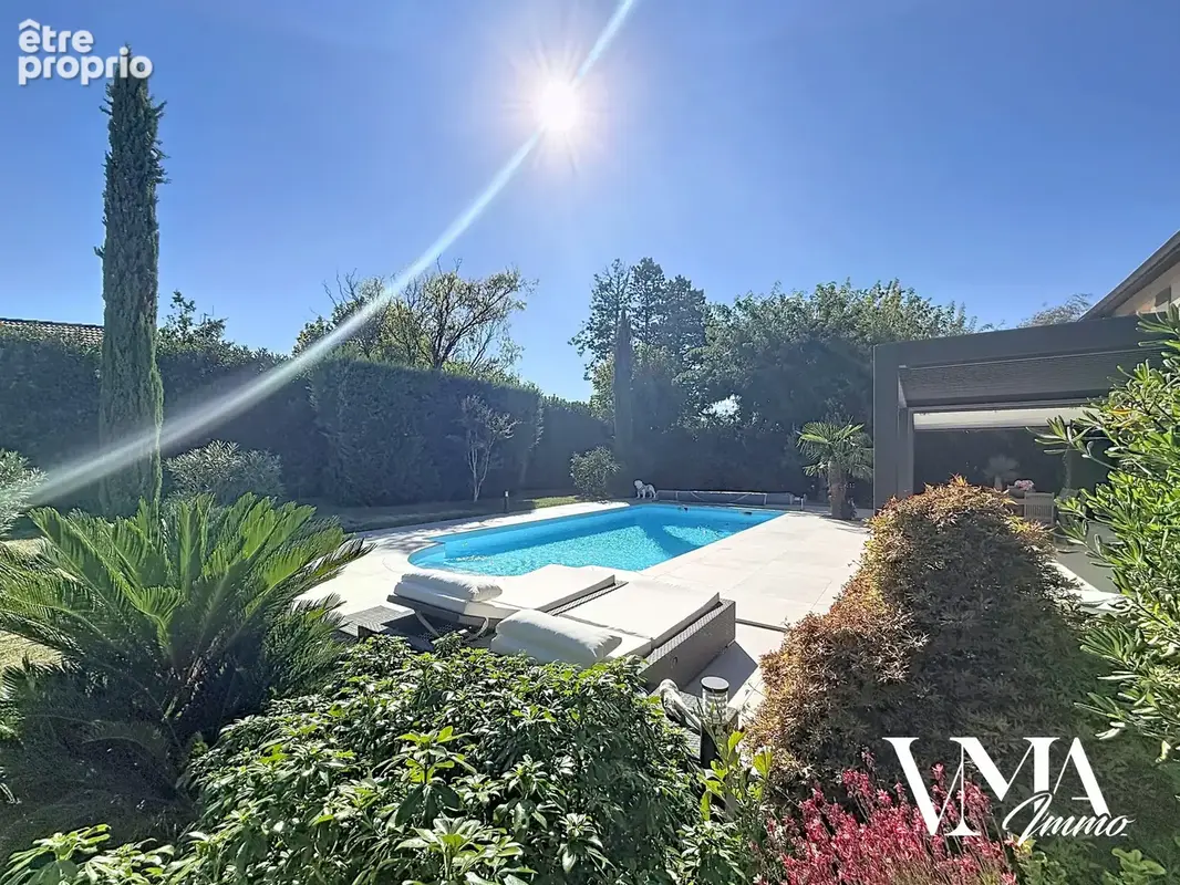 Chasselay. Maison familiale avec piscine, 4 chambres et garage. - photo 2