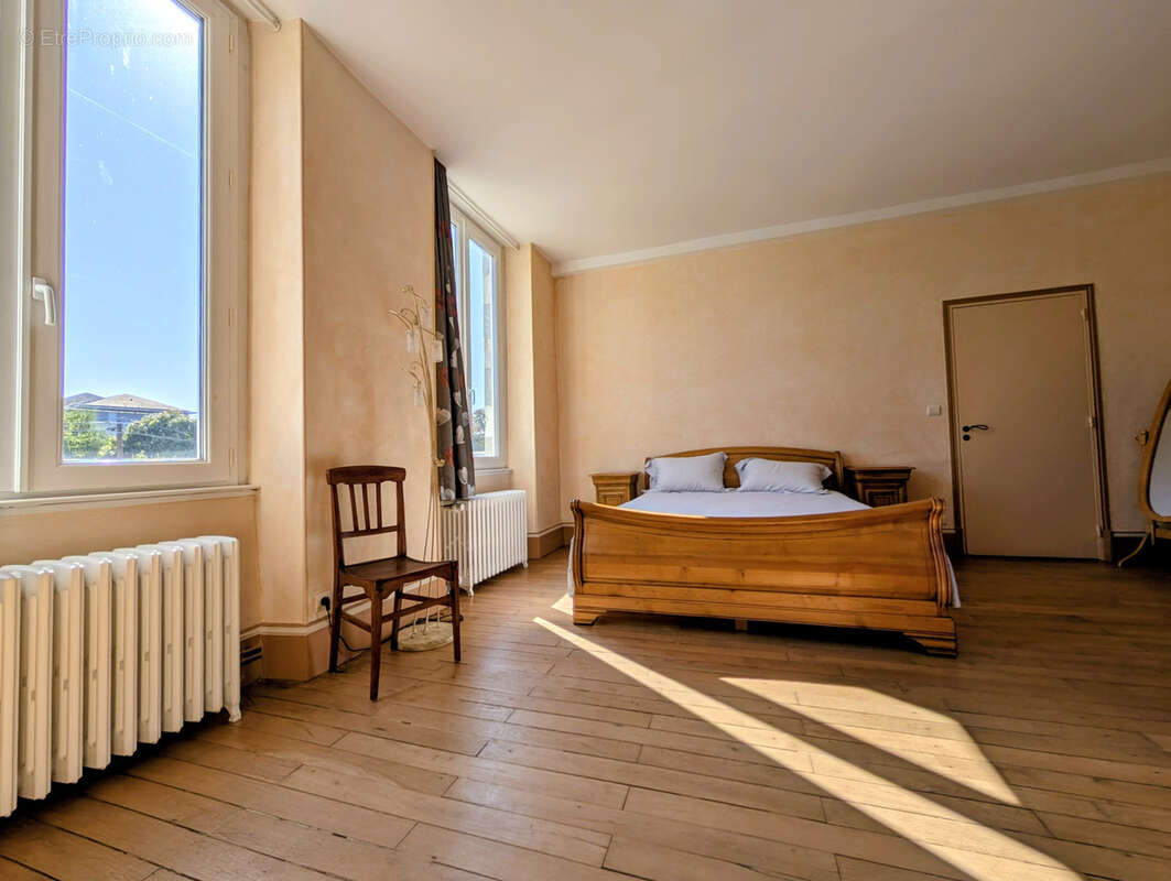 Maison à SAINT-JEAN-DE-BRAYE