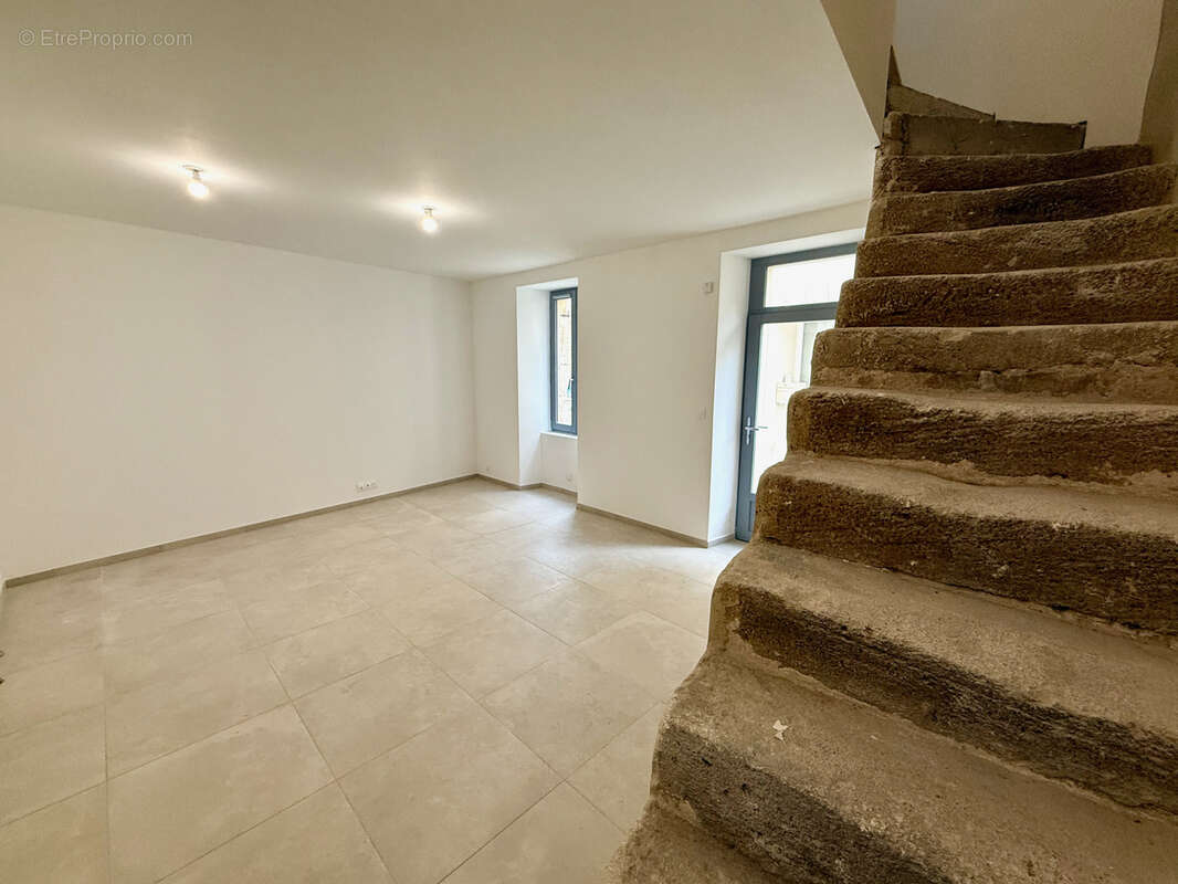 Appartement à SUZE-LA-ROUSSE