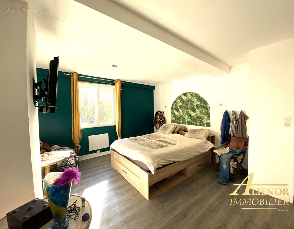 Maison à SAINT-PARDOUX-LA-RIVIERE