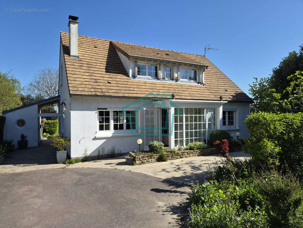 Maison à LE TREMBLAY-SUR-MAULDRE