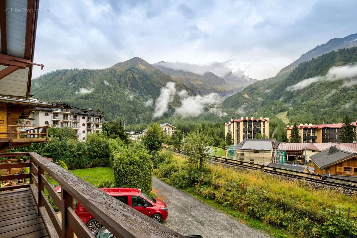 CHAMONIX - Grand chalet avec 9 chambres et beaucoup de potentiel - photo 26