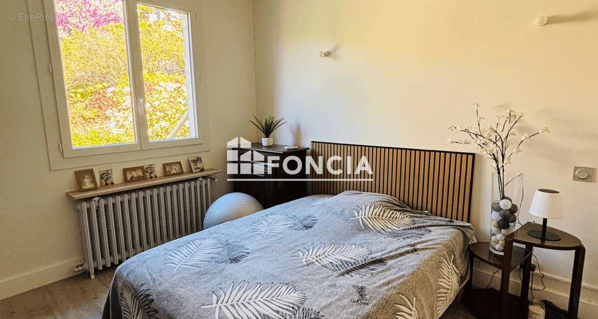 FAYENCE - Villa plain-pied rénovée 100m² + F1 indépendant - Idéal famille - photo 5