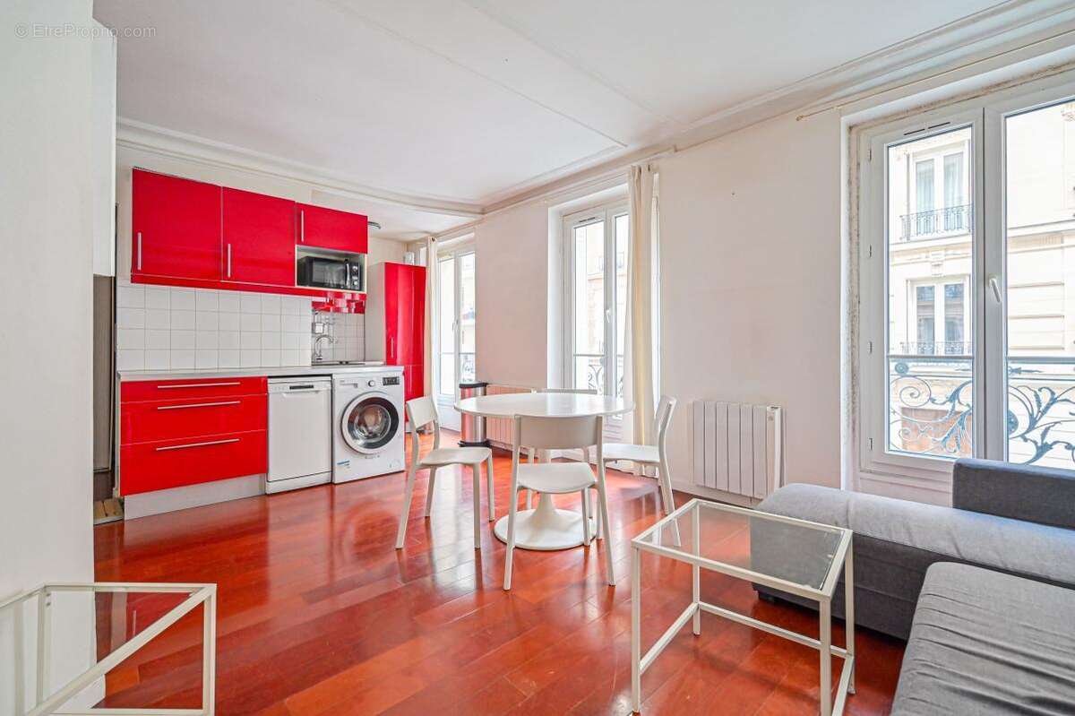 Appartement à PARIS-17E