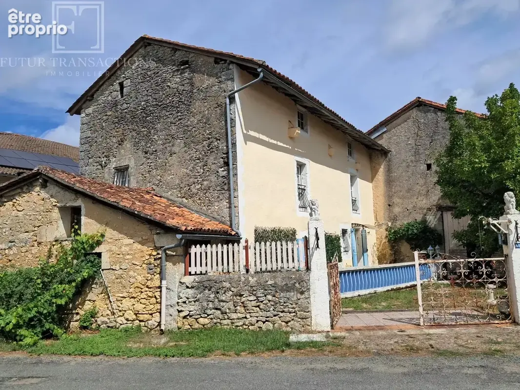 Maison à LA CHAPELLE-MONTMOREAU