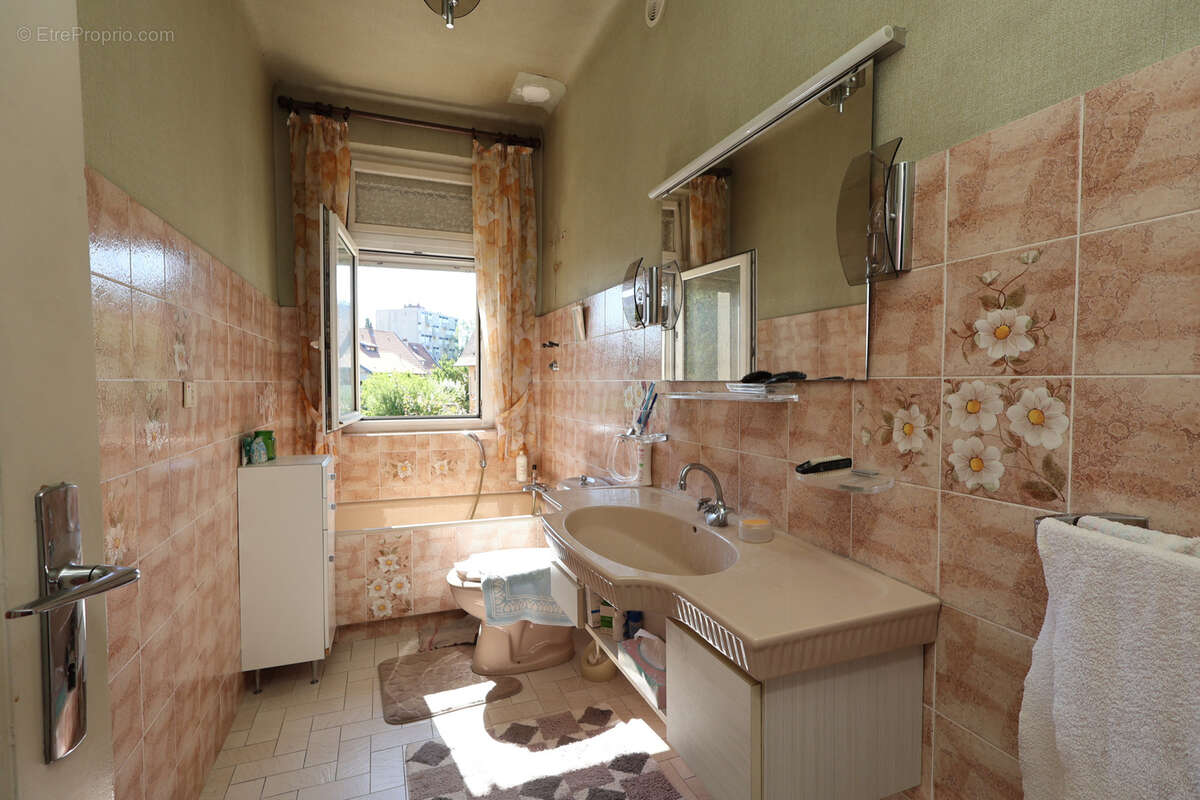 Maison bourgeoise de caractère  138 m2 quartier plantières queuleu - photo 2
