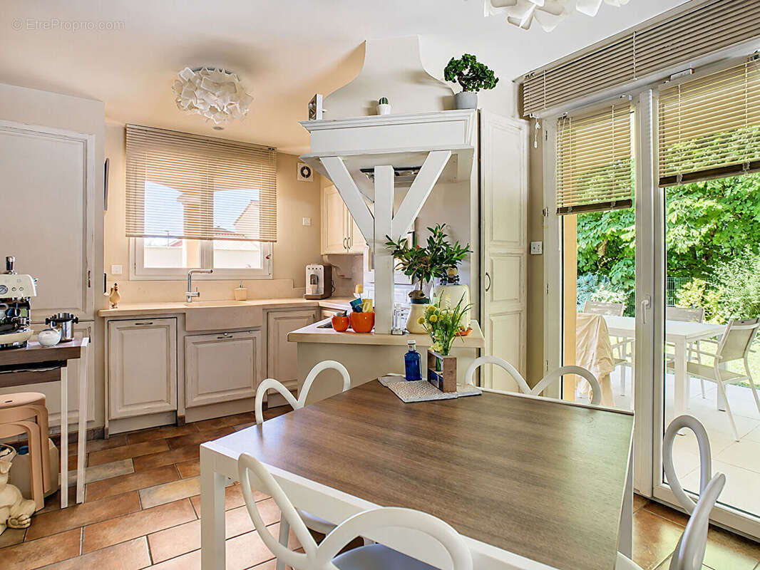 Maison - T6 - 138 m² - photo 8
