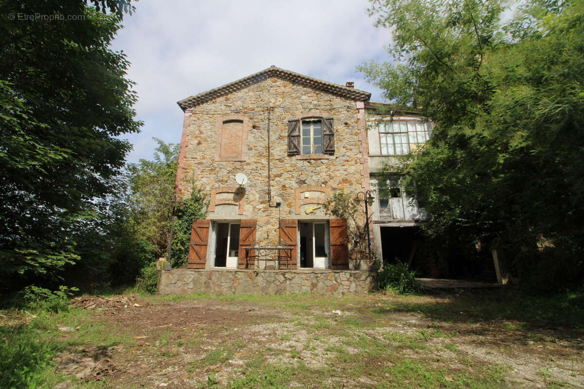 Maison de caractere d'un volume 333 m2  + dependance 86 m2. - photo 10