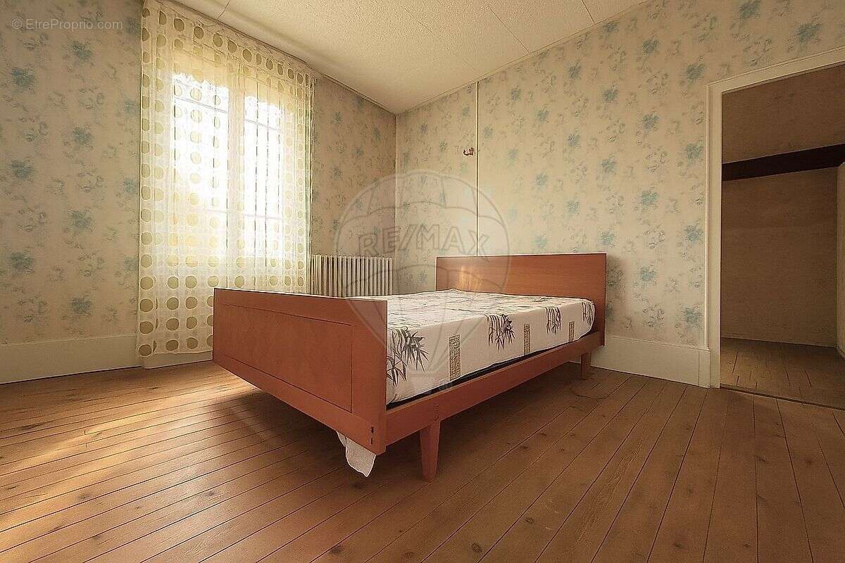 Maison à ESTREES-SAINT-DENIS