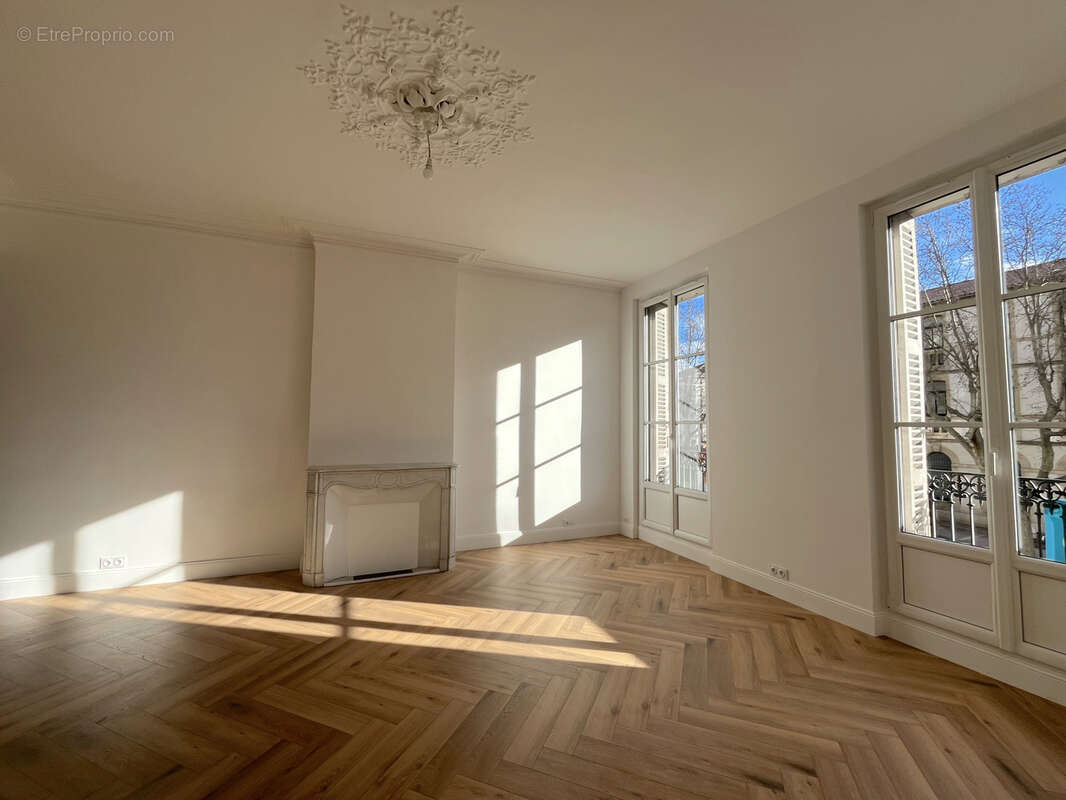 Toulon - Appartement Haussmanien de 160m2 refait à neuf - photo 3