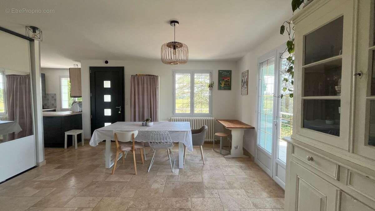 Maison à BAGE-LA-VILLE