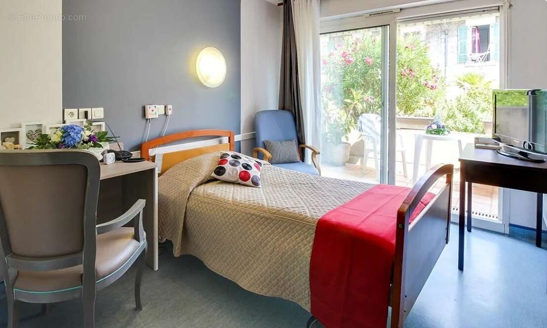 INVESTISSEMENT LOCATIF  Nice  Résidence EHPAD Bleu Soleil - 8.08 % de rentabilité - photo 2