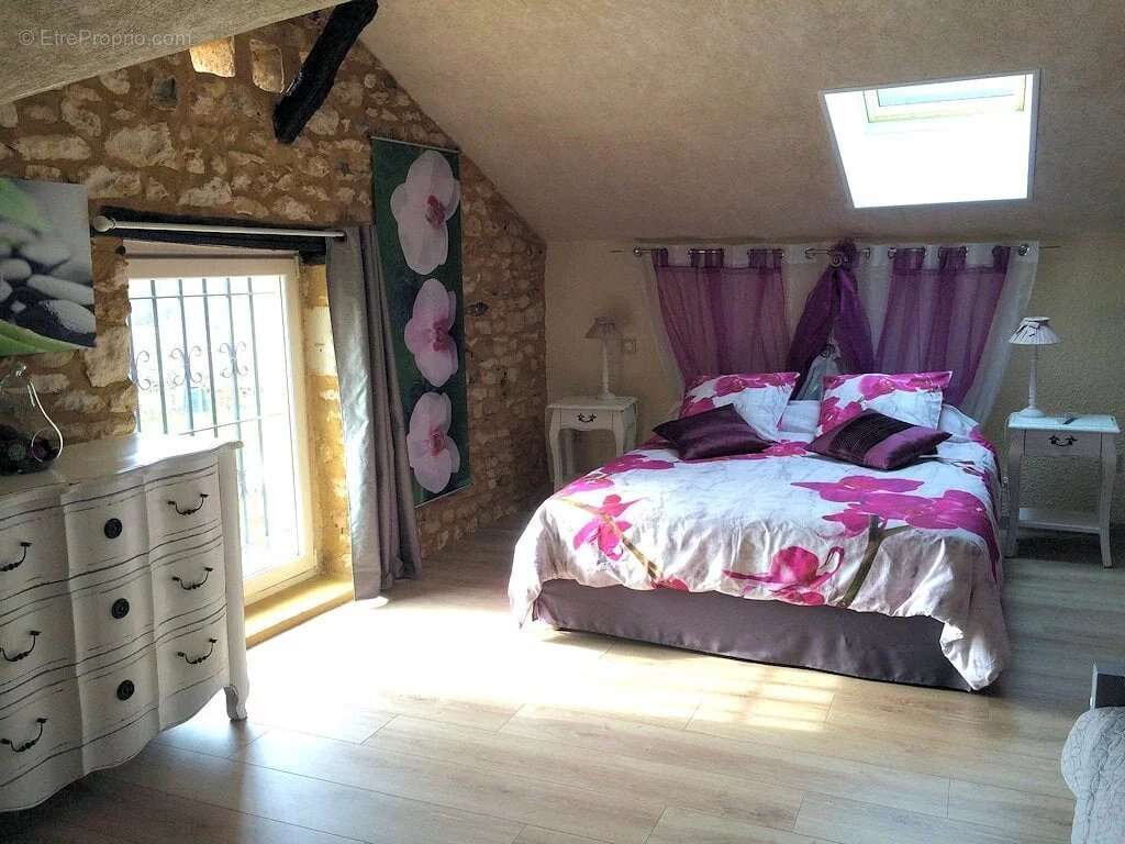 Propriété en pierre de cinq chambres avec piscine d'eau salée et oasis naturelle à Plazac. - photo 11
