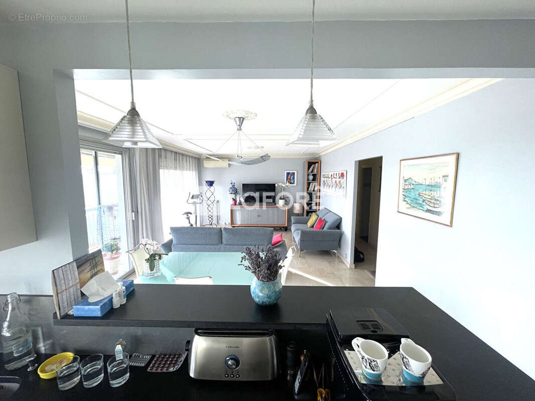 Appartement à SAINT-LAURENT-DU-VAR