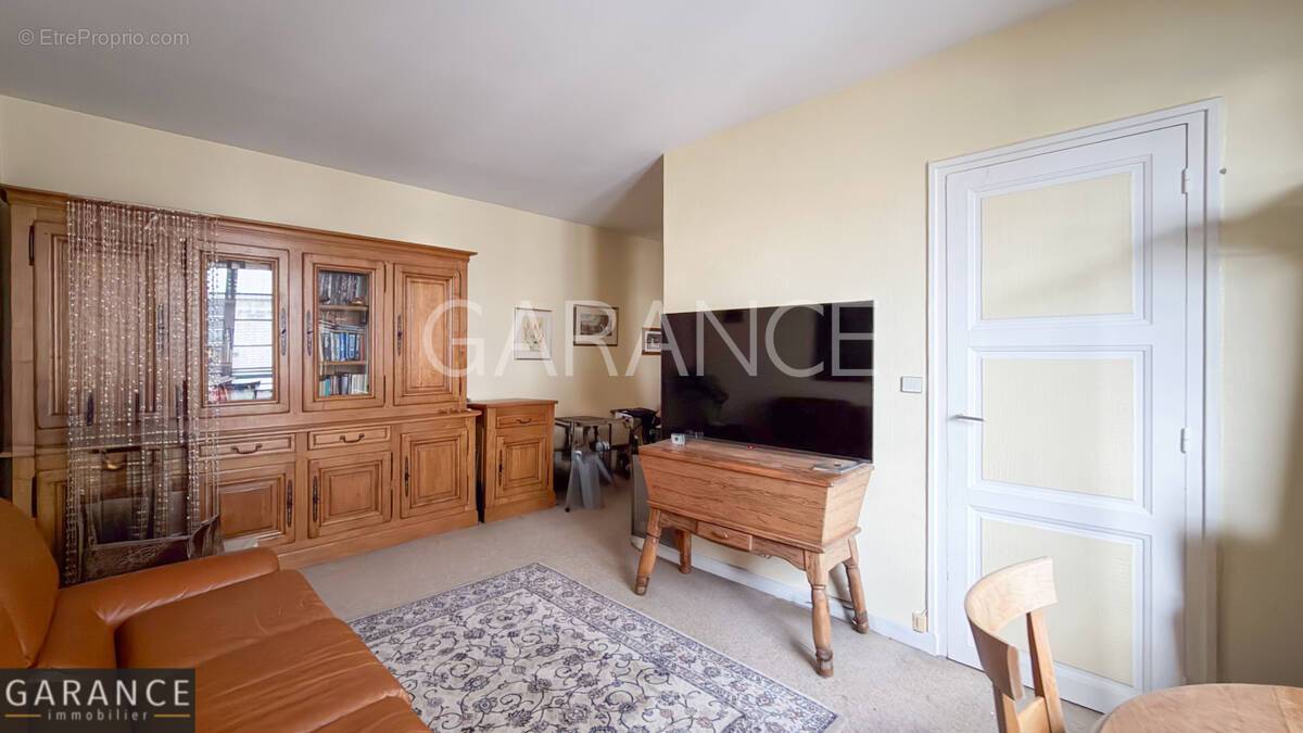 Appartement à PARIS-14E