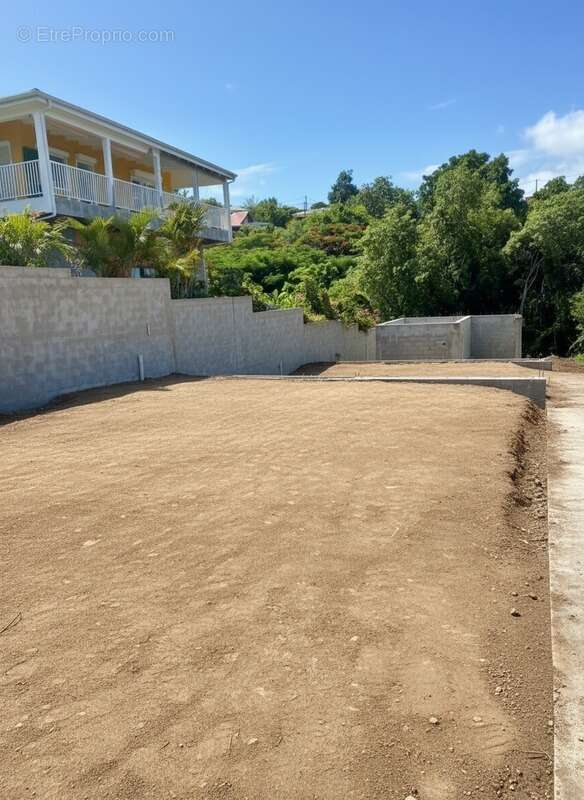 Terrain à VIEUX-HABITANTS