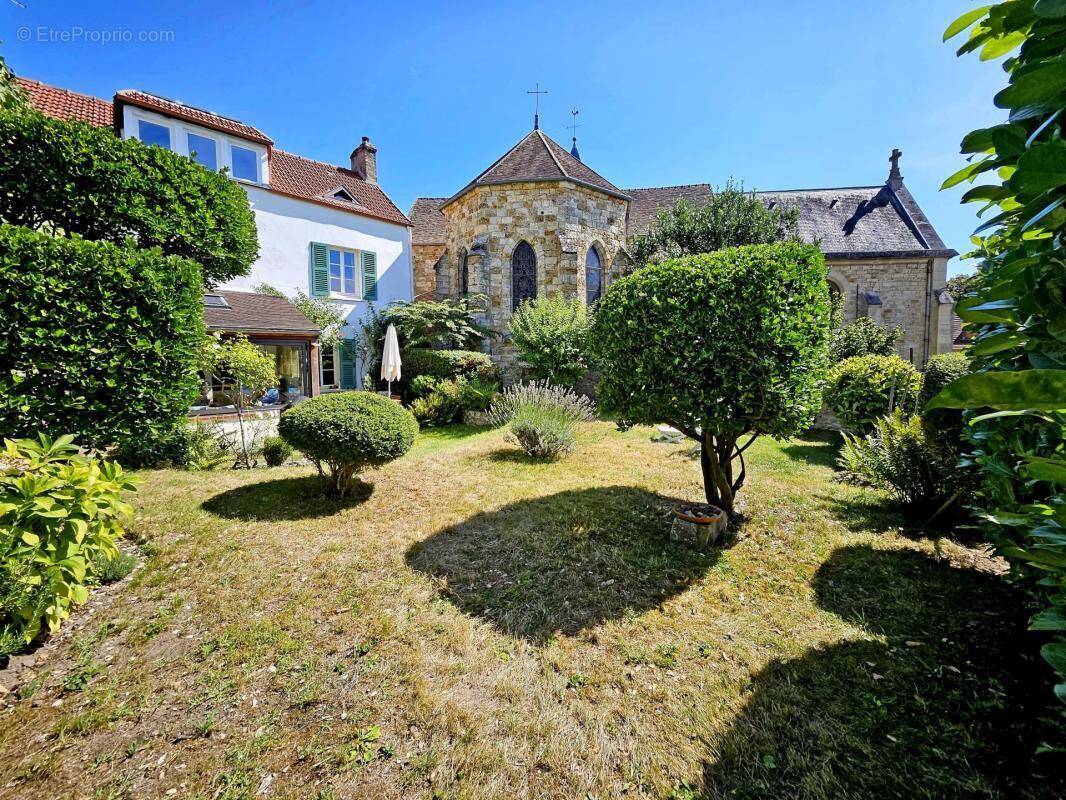 Maison à DAMPIERRE-EN-YVELINES