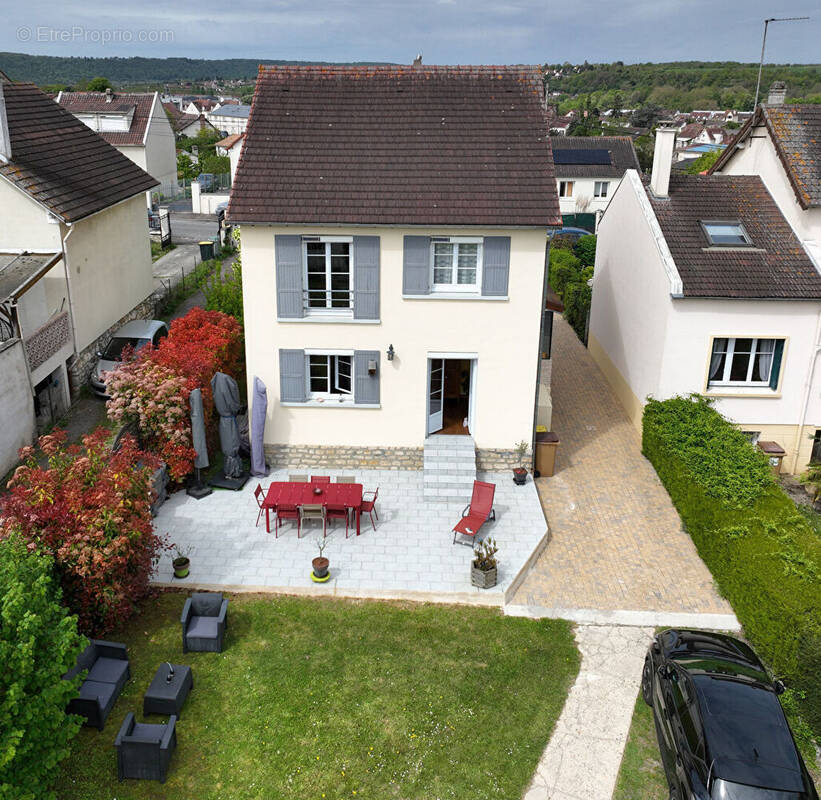 Maison à BONNIERES-SUR-SEINE