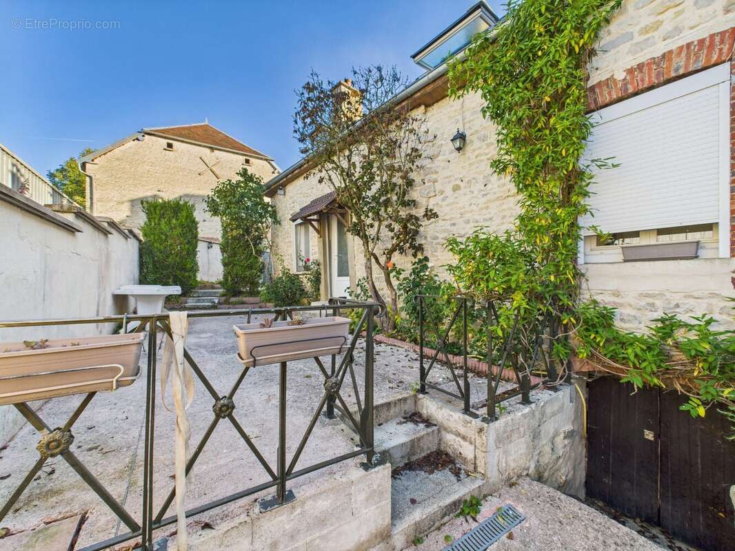 Maison à BUXIERES-SUR-ARCE