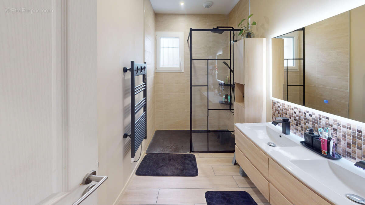 Maison à LASGRAISSES