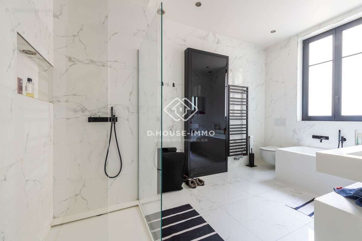 Appartement à NEUILLY-SUR-SEINE