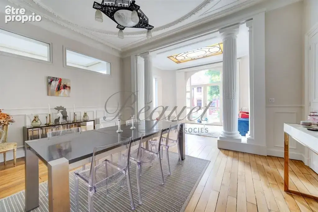 Tours (37000), Indre-et-Loire – Maison de caractère de 446 m², 10 pièces, 7 ch, dépendance, jardin, piscine - photo 4