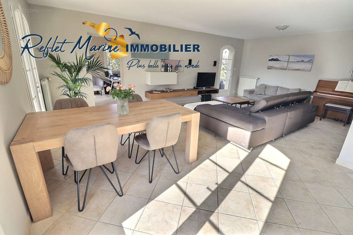 Maison à SAINT-CYR-SUR-MER