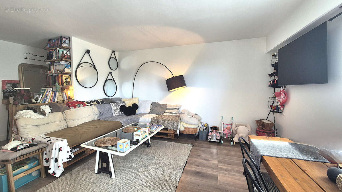 Cannes Montrose   Élégant 3 pièces avec deux terrasses, cave et stationnement - photo 3
