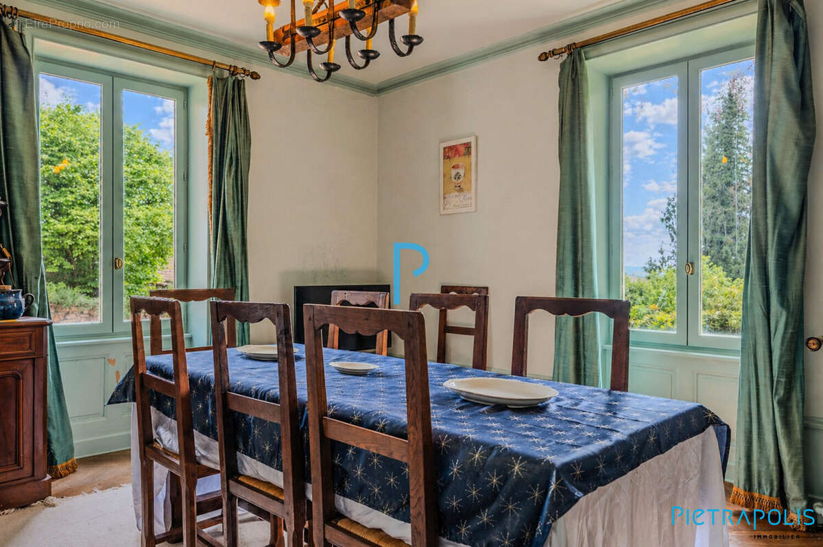 Maison 316 m² à La Gresle  - photo 7