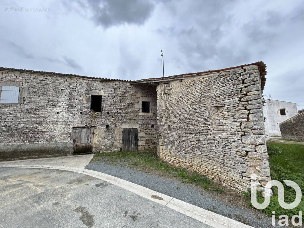 Photo 1 - Maison à SAINT-HILAIRE-DE-VILLEFRANCHE