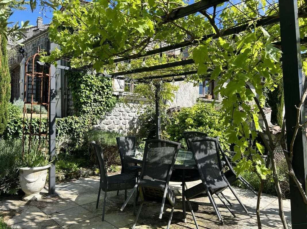 Maison à VILLEBOIS-LAVALETTE