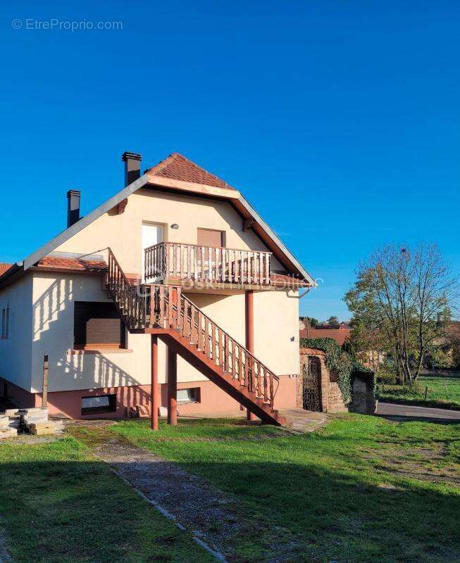 Grande maison familiale avec 2 logements, dépendances, hangar et box chevaux – Epping - photo 2