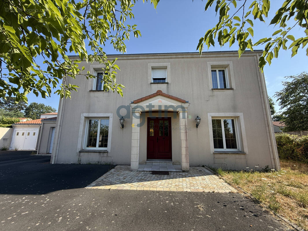 Maison à MONTAIGU
