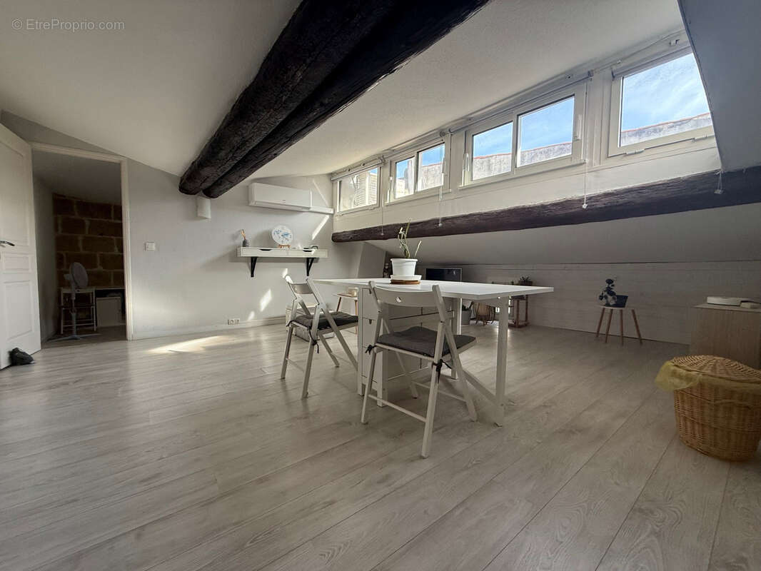 Appartement à MEZE