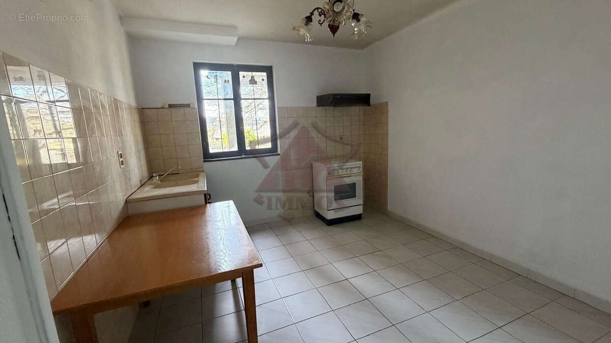 Maison à SAINT-VICTOR-DE-MALCAP