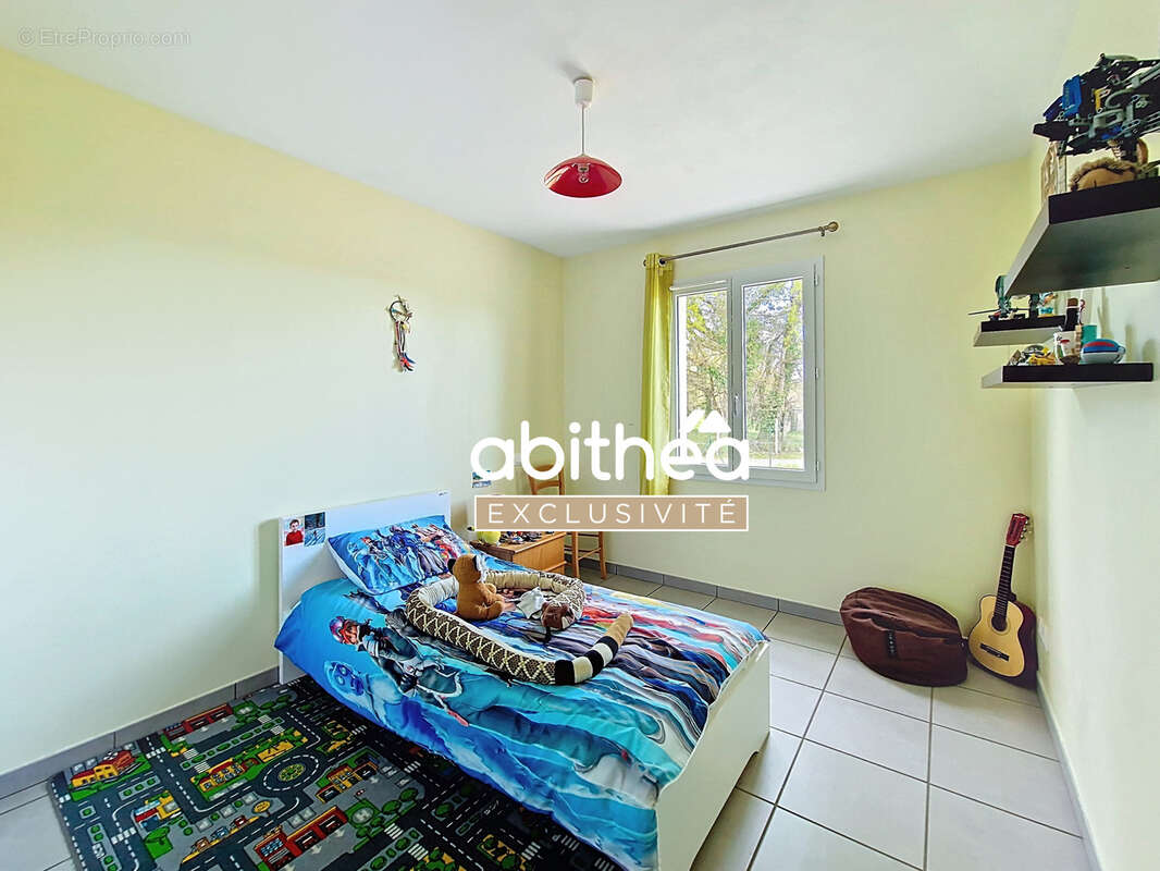 Maison à SAINT-GENIS-DE-SAINTONGE