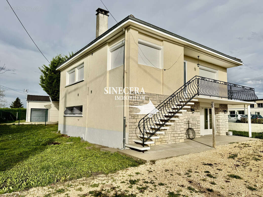 Maison à CHAMPCEVINEL