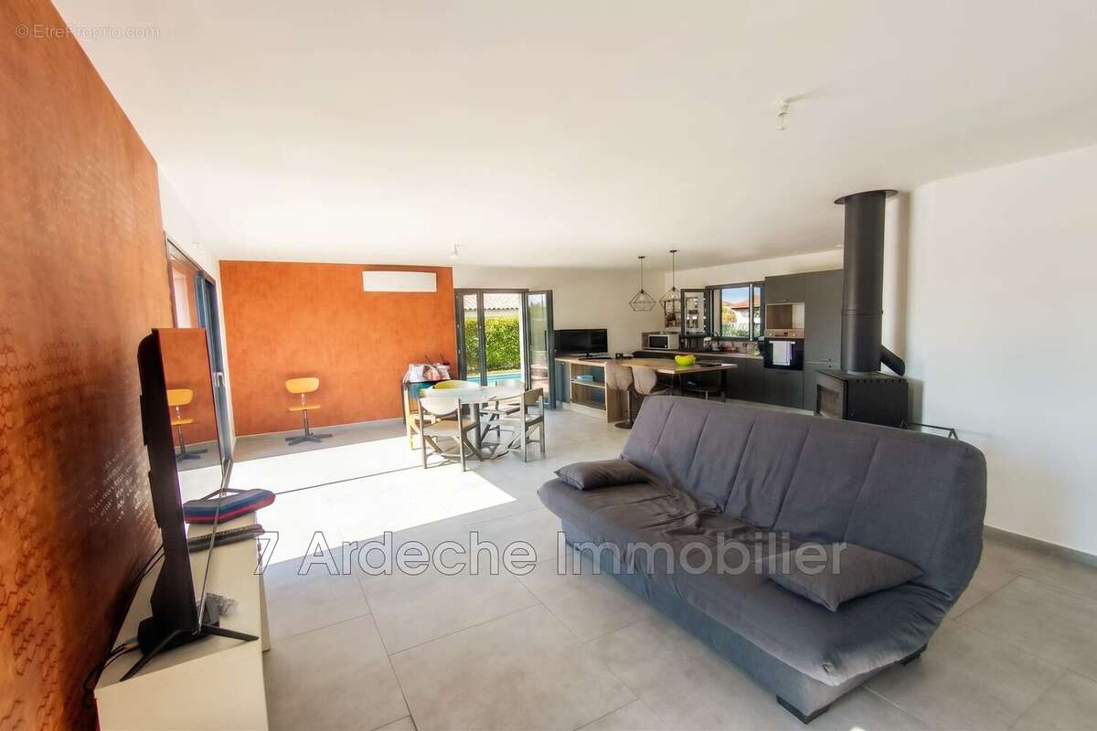 Maison 102 m² à Villeneuve-De-Berg  - photo 5