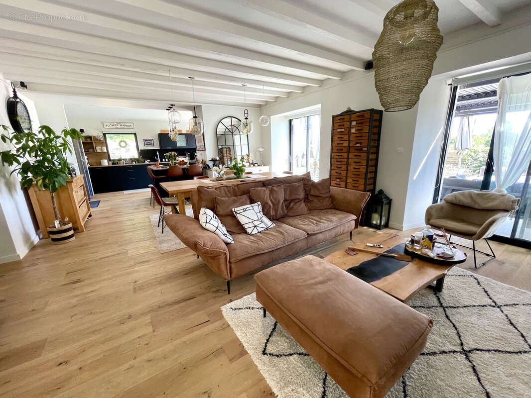 Maison 160 m² à Saint-Ave  - photo 9