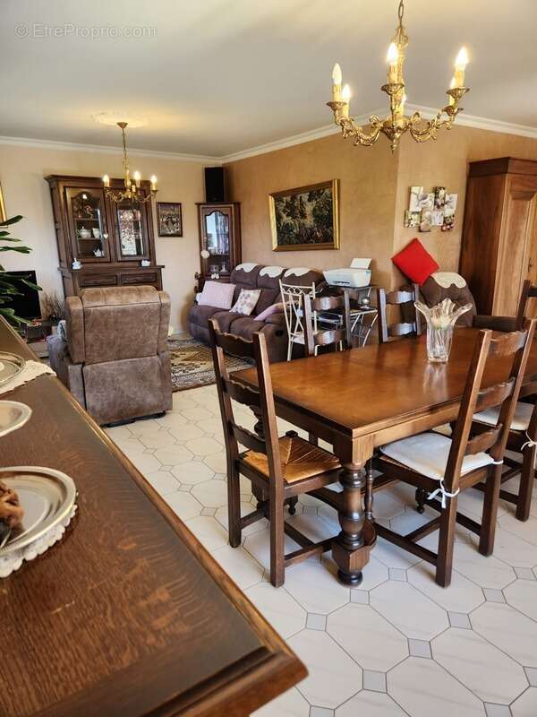 Maison à SAINT-JULIEN-LES-ROSIERS