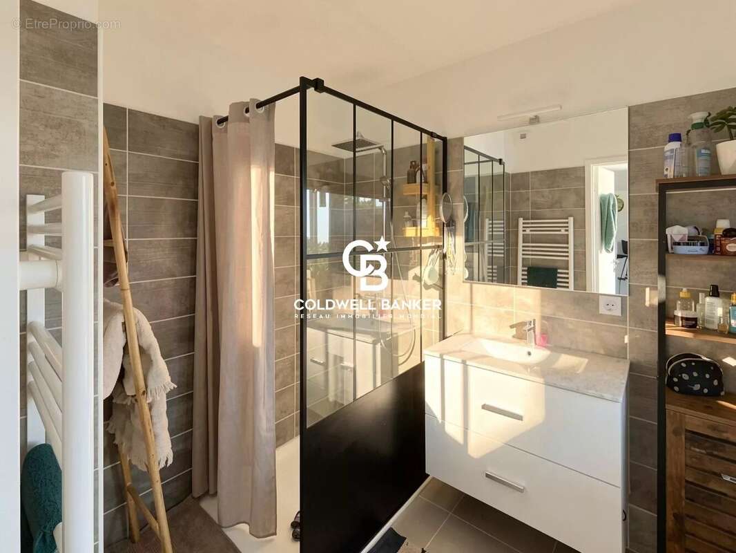 Appartement à PUGET-SUR-ARGENS