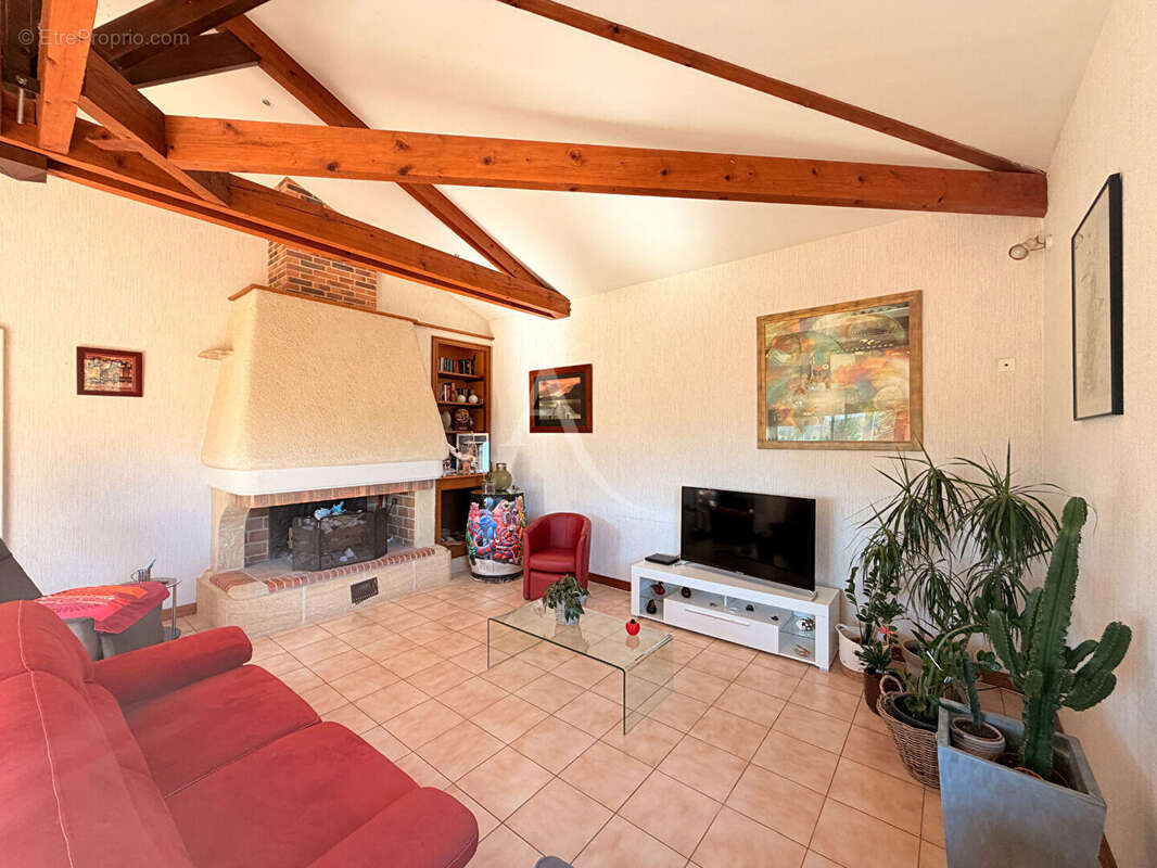 Maison avec vue dégagée, piscine, 5 chambres - photo 4