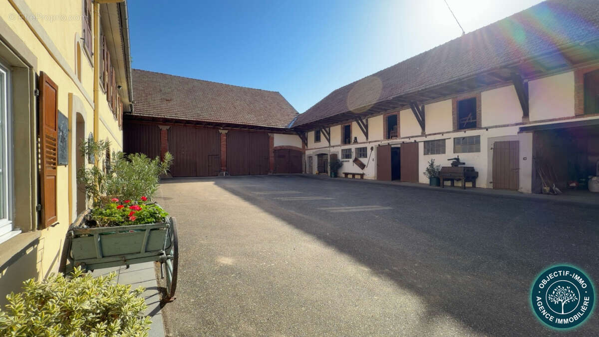 Exceptionnel corps de ferme  batisse de 350 m2  47 ares - photo 9